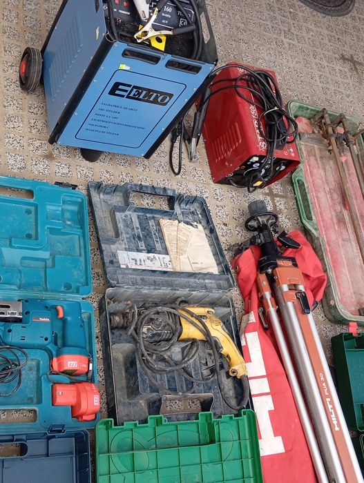 Várias máquinas para construção civil e outras