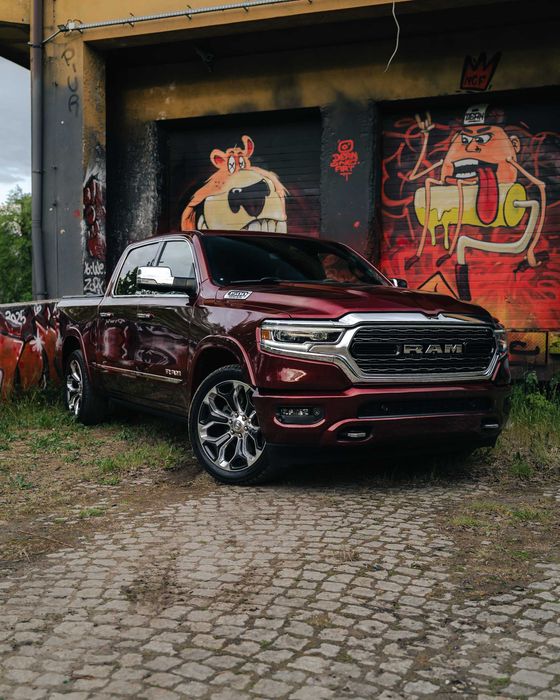 Wynajem samochodu Dodge RAM 1500 4x4 5.7L V8 HEMI wypożyczalnia samochodów