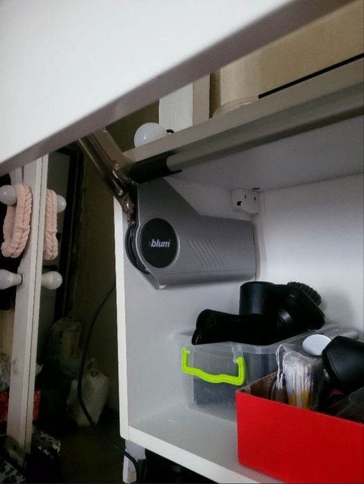 Тумба  белая навесная настенная