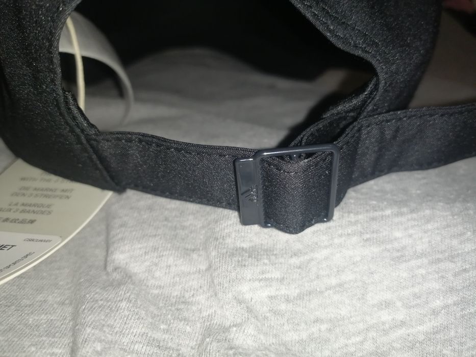 Продам кепку Adidas, новая с биркой