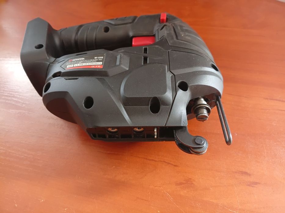 акумуляторний електролобзик від бренду Intertool (серія Storm).