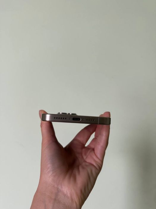 Apple iphone 15 pro max 256 рідний акамулятор все працює