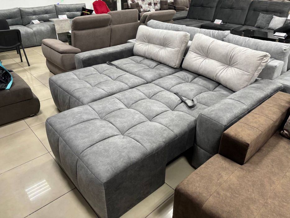 Диван кутовий сірий велюровий