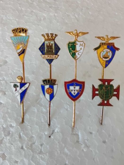 Vários Alfinetes de Clubes da Associação Futebol de Setúbal.