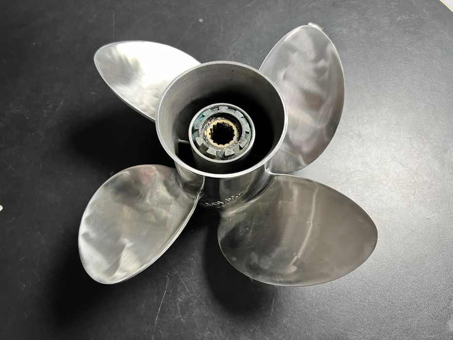 Solas Nierdzewna Śruba Napędowa 13-1/2 x 13 silnik zaburtowy yamaha