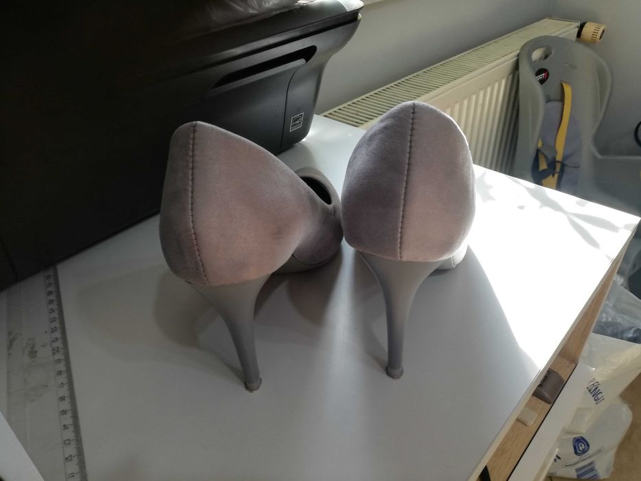 Szare czółenka rozmiar  39