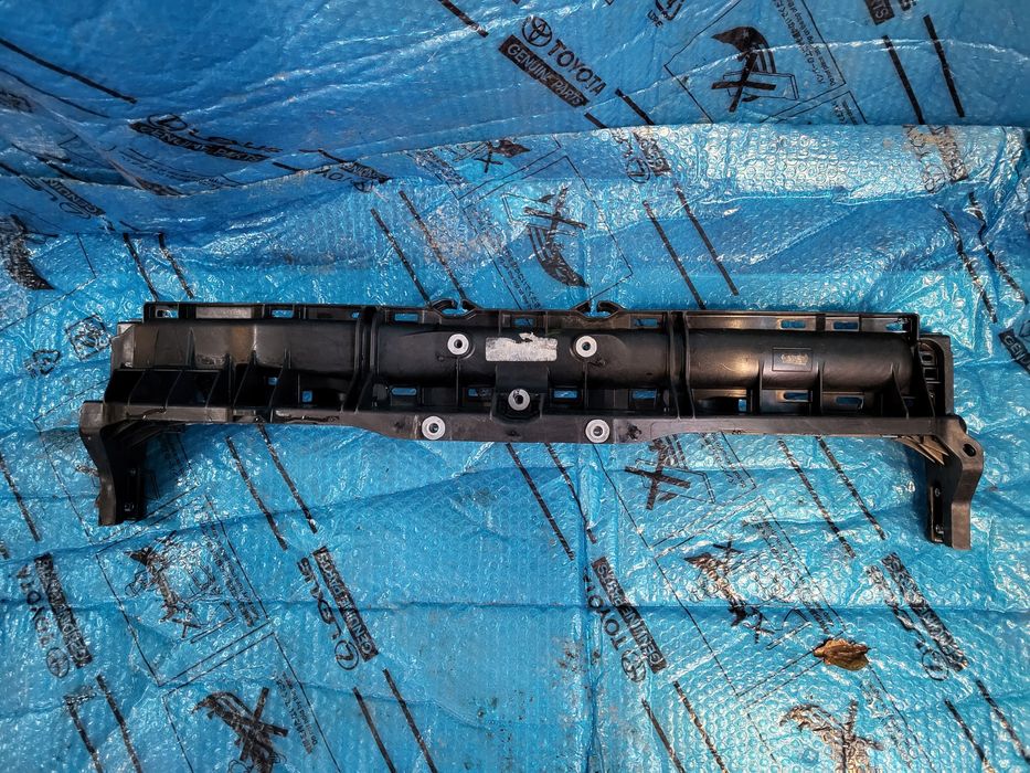 Przedni pas górny belka TOYOTA YARIS IV 20-