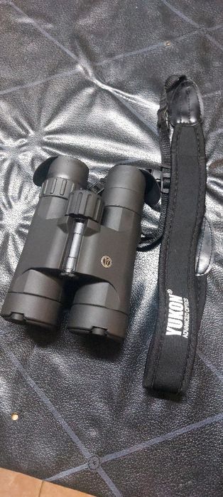 Бінокль YUKON Point 10×42