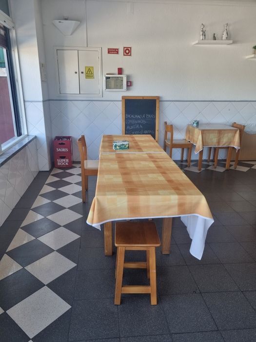 Aluga-se café restaurante