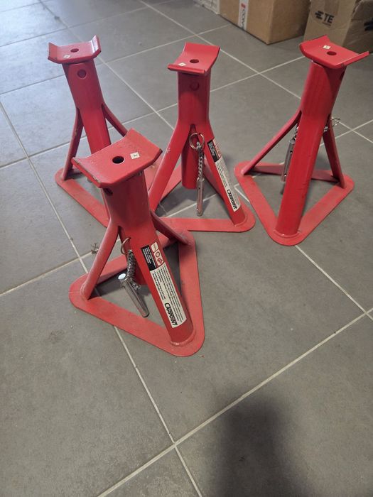 4 cavaletes para oficina automóvel..