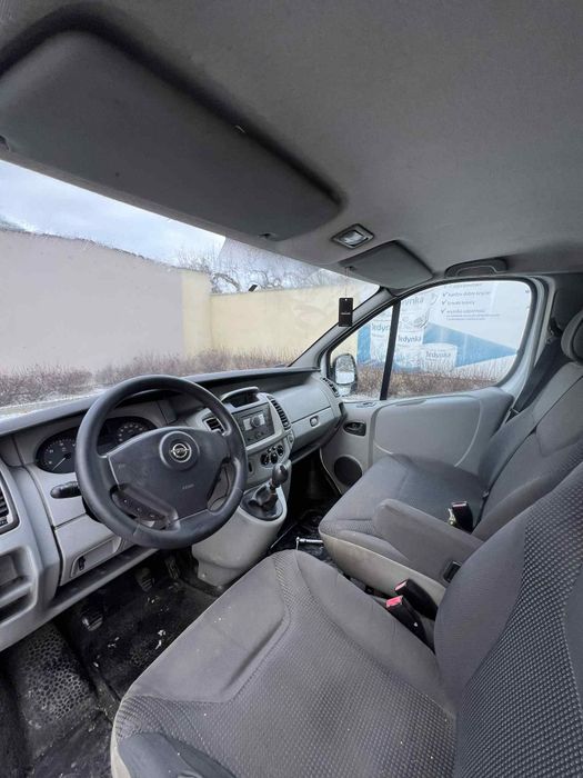 Opel vivaro. Renault trafic. Nissan primastar. Bus. Dostawczak. Trafik