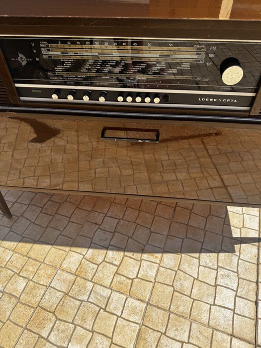 Movel aparador com radio e gira discos