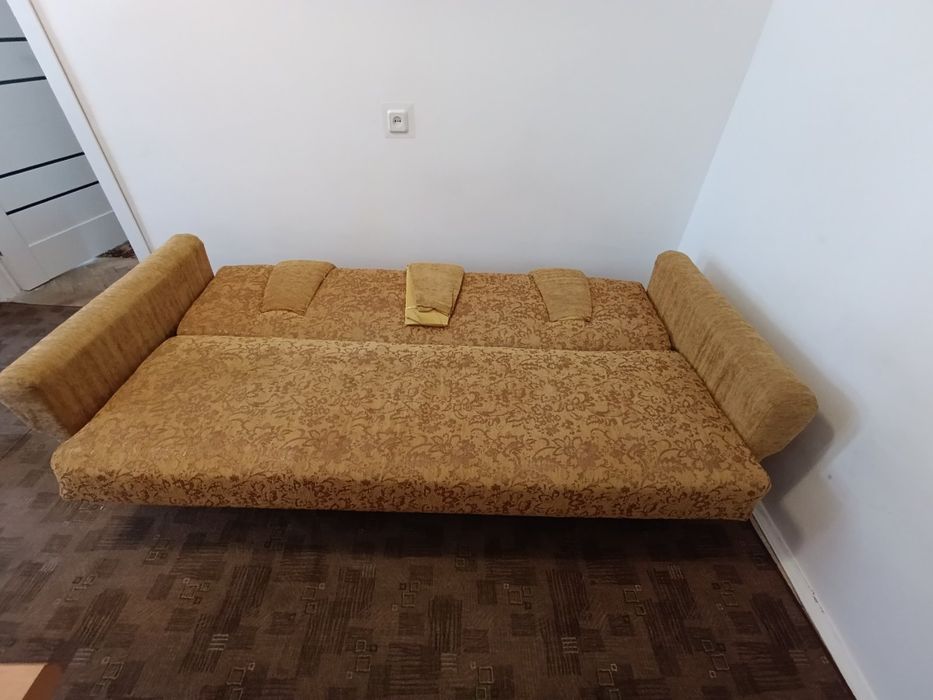Диван розкладний б у
