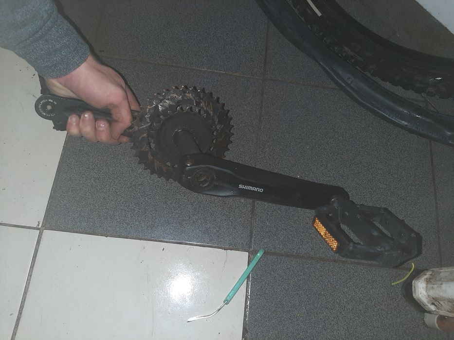 Vendo pedaleira de btt shimano 9v