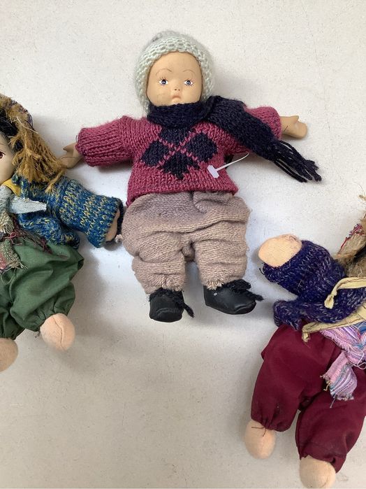 3 Decorative Dolls424395369560166402