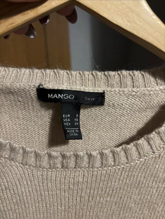 beżowy sweter mango