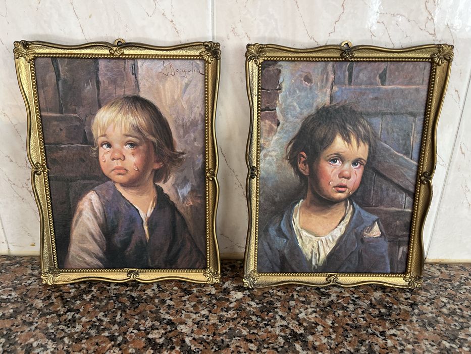 2 quadros com meninos tristes