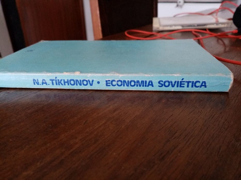 Livro Economia Soviética - edição 1983