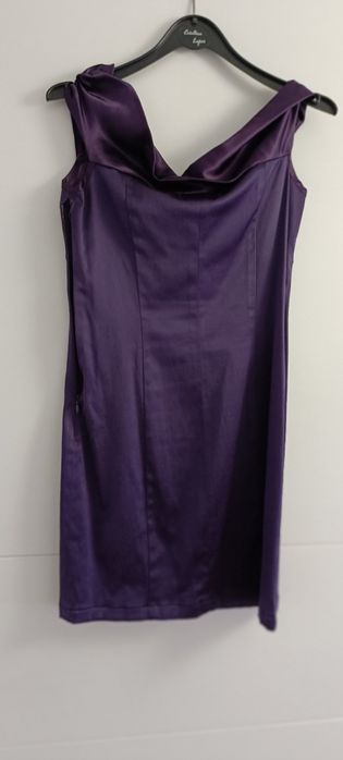 Vestido roxo cetim tamanho 38, mas veste pequeno. Usado