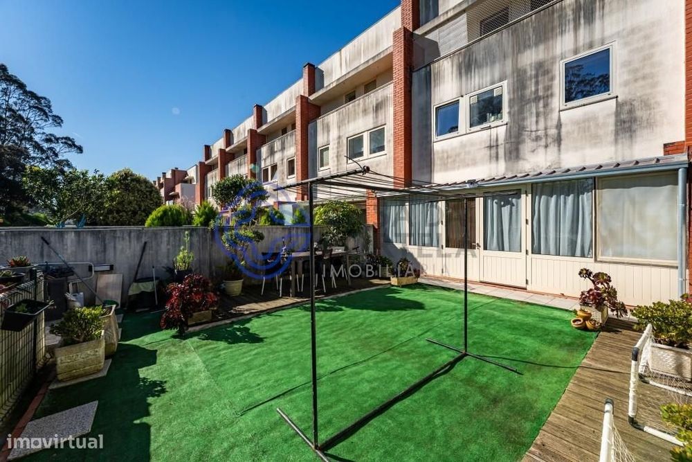 Apartamento T2+1 com terraço em Lavra perto ao mar