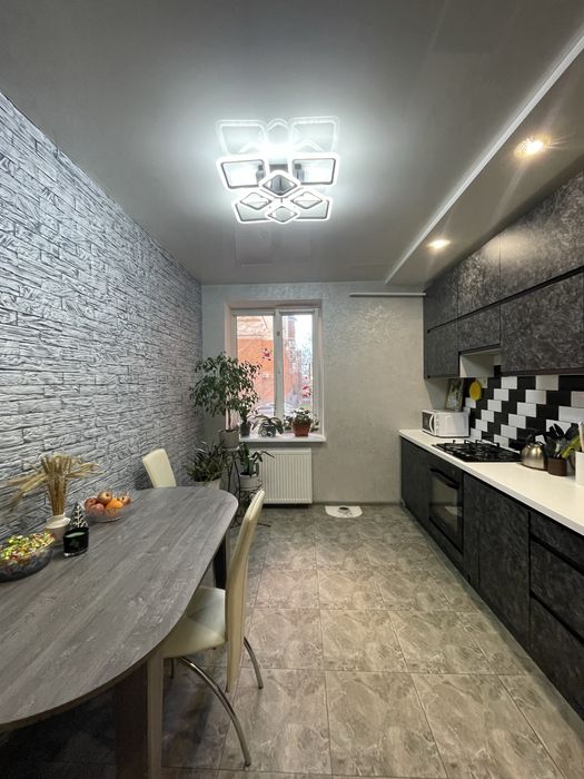 Продам 3 комнатную квартиру . Срочно . Черемушки