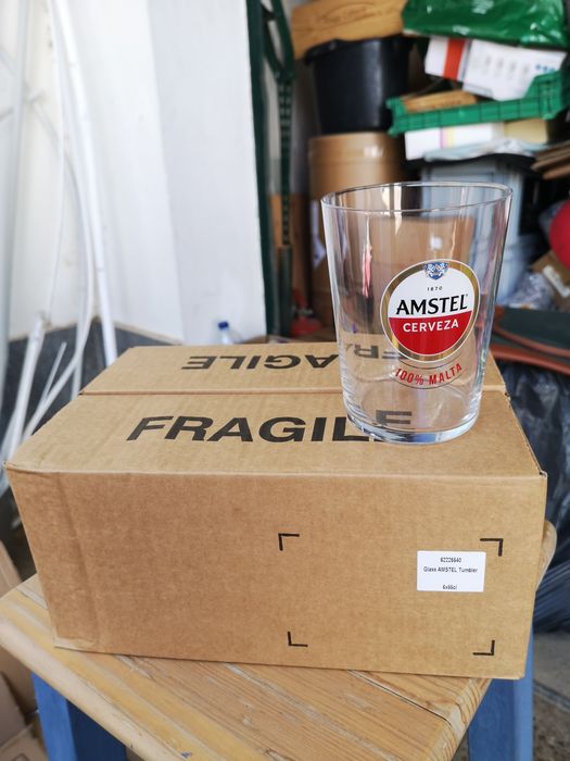 Copo de sidra cerveja amstel