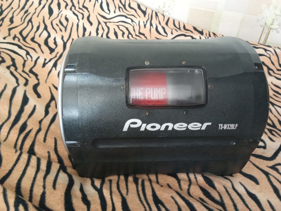 Продам сабвуфер Pioneer в отличном состоянии,звучит великолепно для своих размеров!
Сделан в Японии