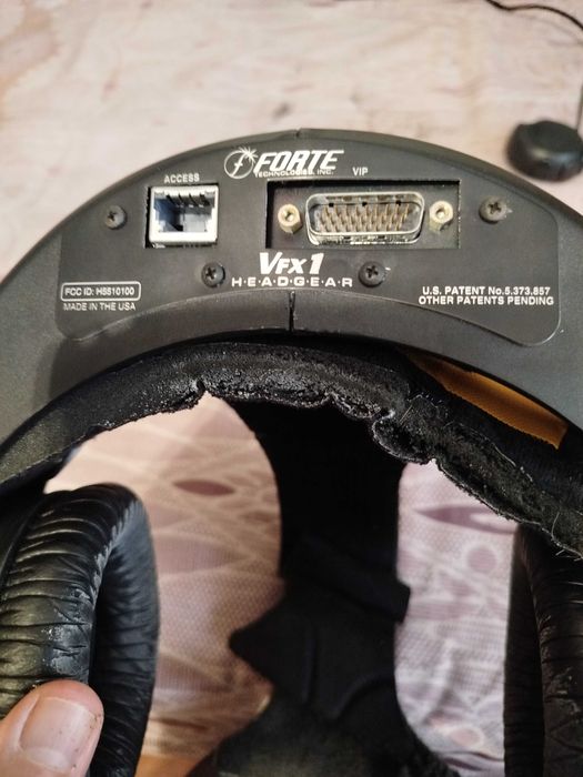 Легендарный шлем виртуальной реальности Forte VFX-1 Head Gear.