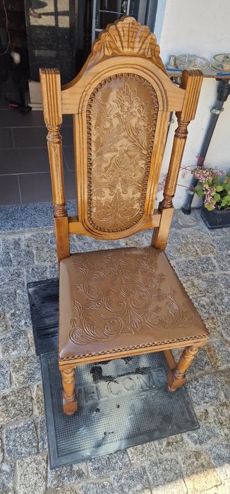 Tenho 2 camas maciças  e mesa e cadeiras  santa marinha Zêzere  Baião