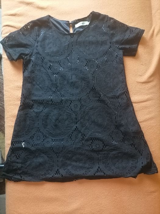 Czarna sukienka koronkowa