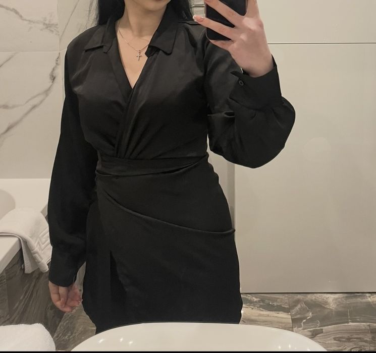 Сукня атласна на запах