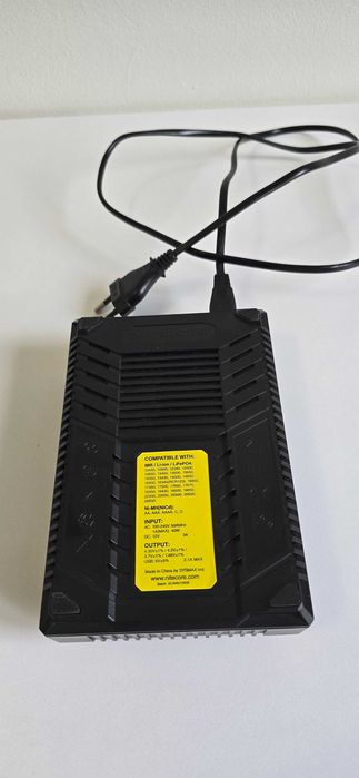 Ładowarka akumulatorków SC4 Nitecore