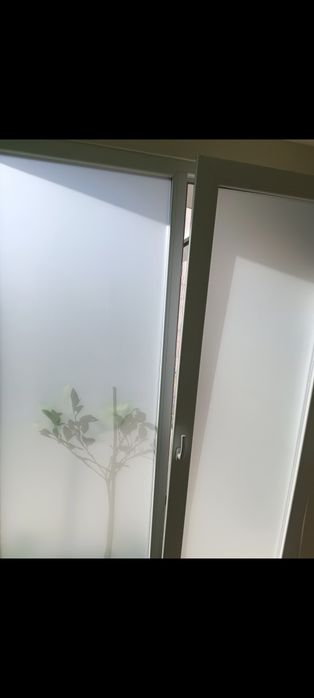 Montagem, reparação e manutenção de janelas com  oscilo batentes