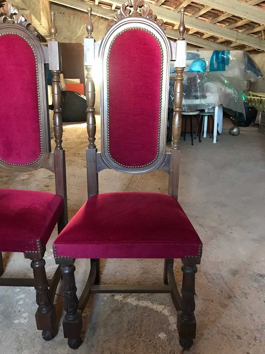 4 Cadeiras de madeira com veludo vermelho