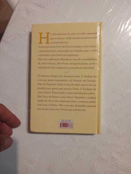 "O Livro de Horas para o Terceiro Milénio" de JOSÉ MEDEIROS
