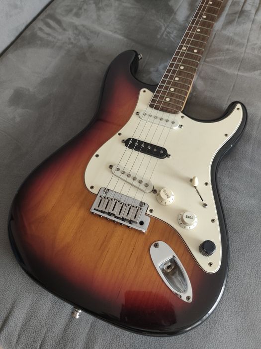 Fender American Stratocaster 2002 – Sunburst USA + Estojo Original