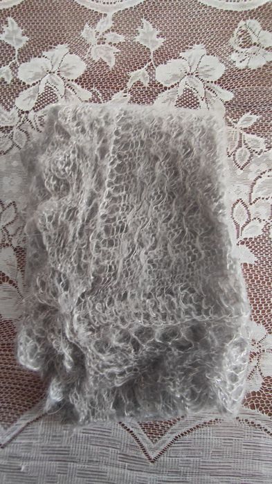 Новенький пуховий шаль.