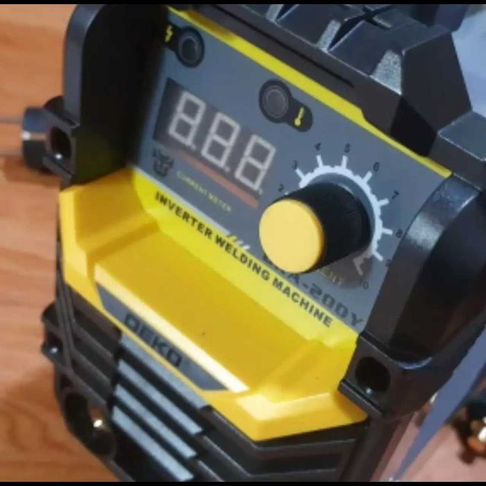 D41- Deko Máquina de soldar INVERTER 200A com LCD digital (com cabos)