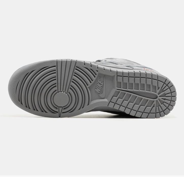 Nike SB Dunk Low x Supreme Grey