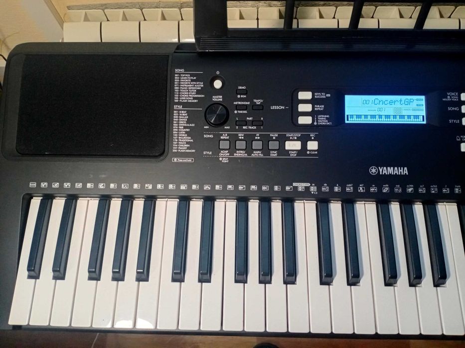 Yamaha PSR-E373 синтезатор как новый