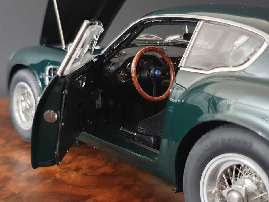 1/18 CMC Aston Martin DB4 GT Zagato (goodwood green) 1961: 55 000