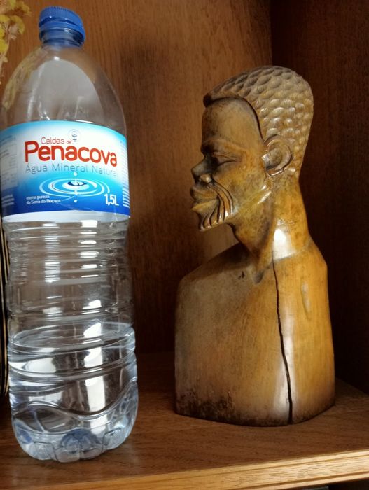 Estatueta africana em madeira