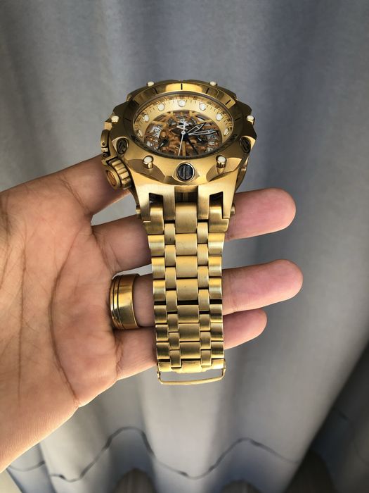 Invicta Reserve Venom Hybrid Dourado
