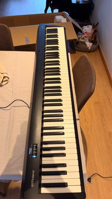 Piano digital Roland FP-10 – 88 teclas pesadas + Bluetooth