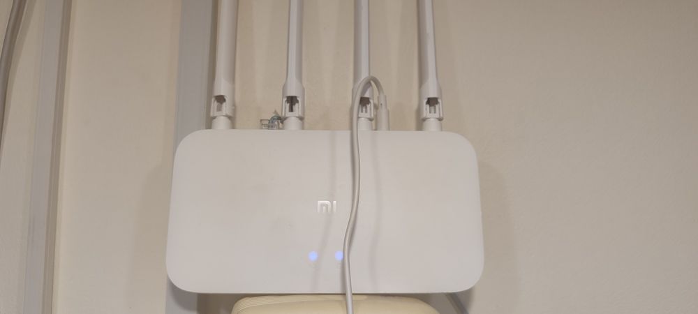 Продам Mi router 4a