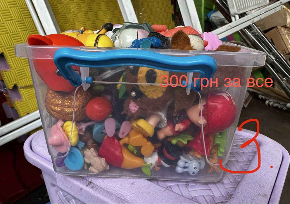 Іграшки лотами багато з дитячоі студіі