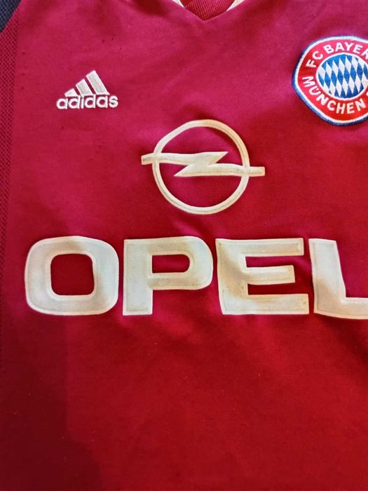 Camisola Bayern Munique da Adidas(sem número ou nome; tamanho 10-12)