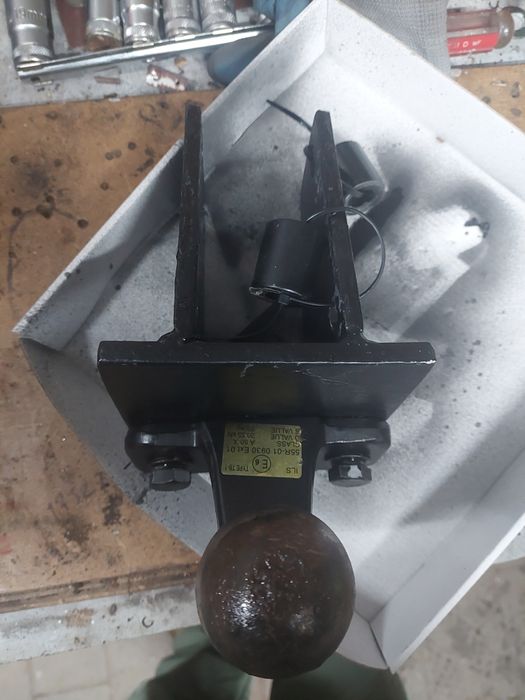 Hak holowniczy nissan pathfinder r51