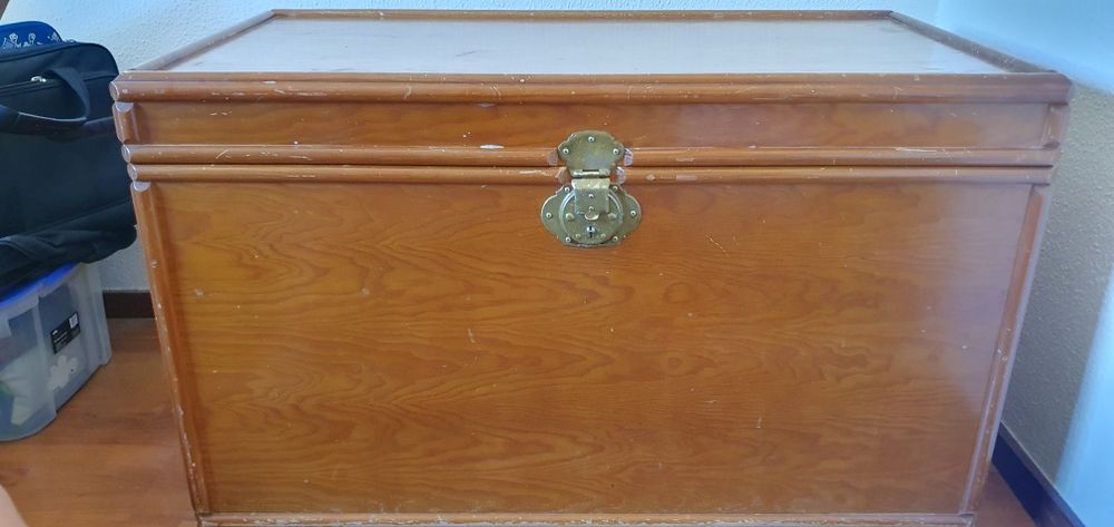 Baù de madeira maçica