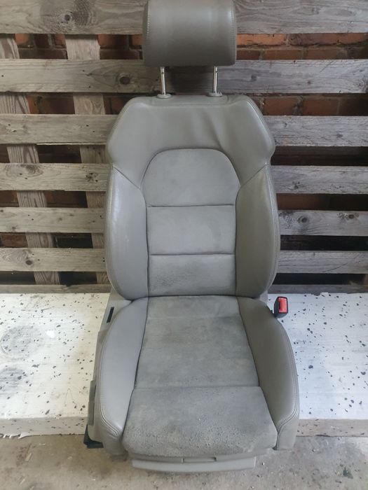 Audi A6 C6, fotel pasażera, elektryczny, szara alcantara. Stan BDB